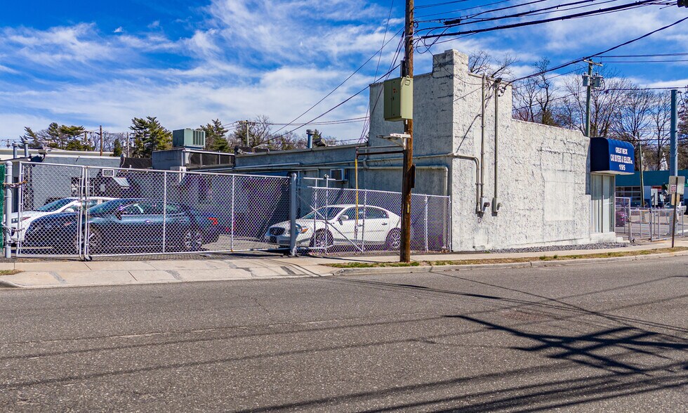 195 Northern Blvd, Great Neck, NY à vendre - Photo du bâtiment - Image 2 de 20