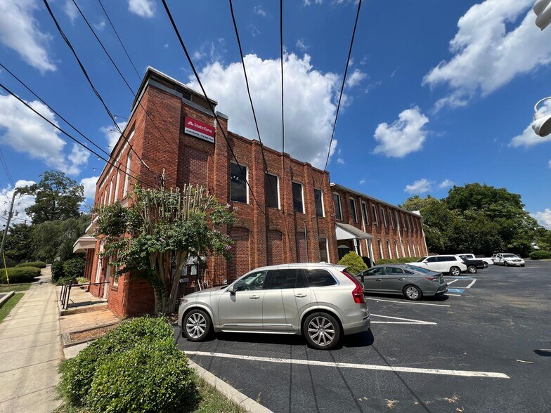 315 W Solomon St, Griffin, GA à louer - Photo du bâtiment - Image 1 de 63