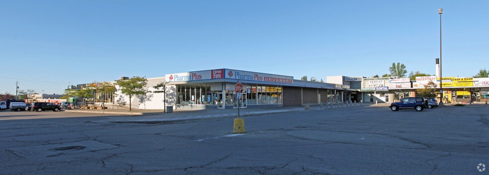 134-226 Harwood Ave S, Ajax, ON à louer - Photo du bâtiment - Image 3 de 6