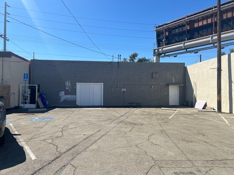 20607 Soledad Canyon Rd, Canyon Country, CA for lease - Building Photo - Image 2 of 5