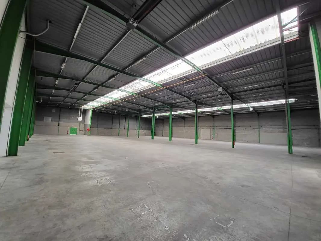 Bureau dans Genas à louer Photo du bâtiment- Image 1 de 2