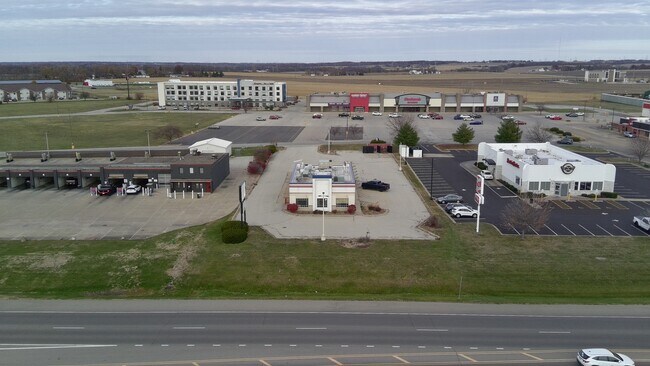 Plus de détails pour 3485 Court St, Pekin, IL - Commerce de détail à vendre