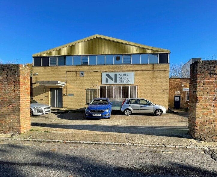 334 Brixton Rd, London for sale - Building Photo - Image 2 of 14