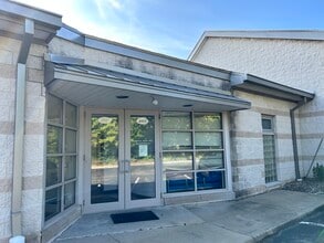 4909 Munson St NW, Canton, OH for lease Interior Photo- Image 2 of 10