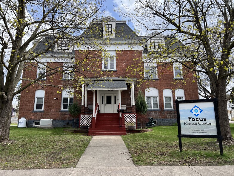 16 Wheeler Ave, Malone, NY à vendre - Photo du bâtiment - Image 1 de 1