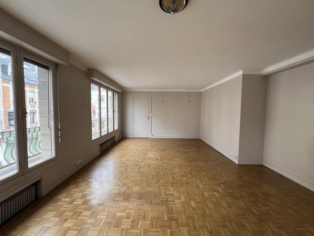 Office in Reims for lease Interior Photo- Image 1 of 6