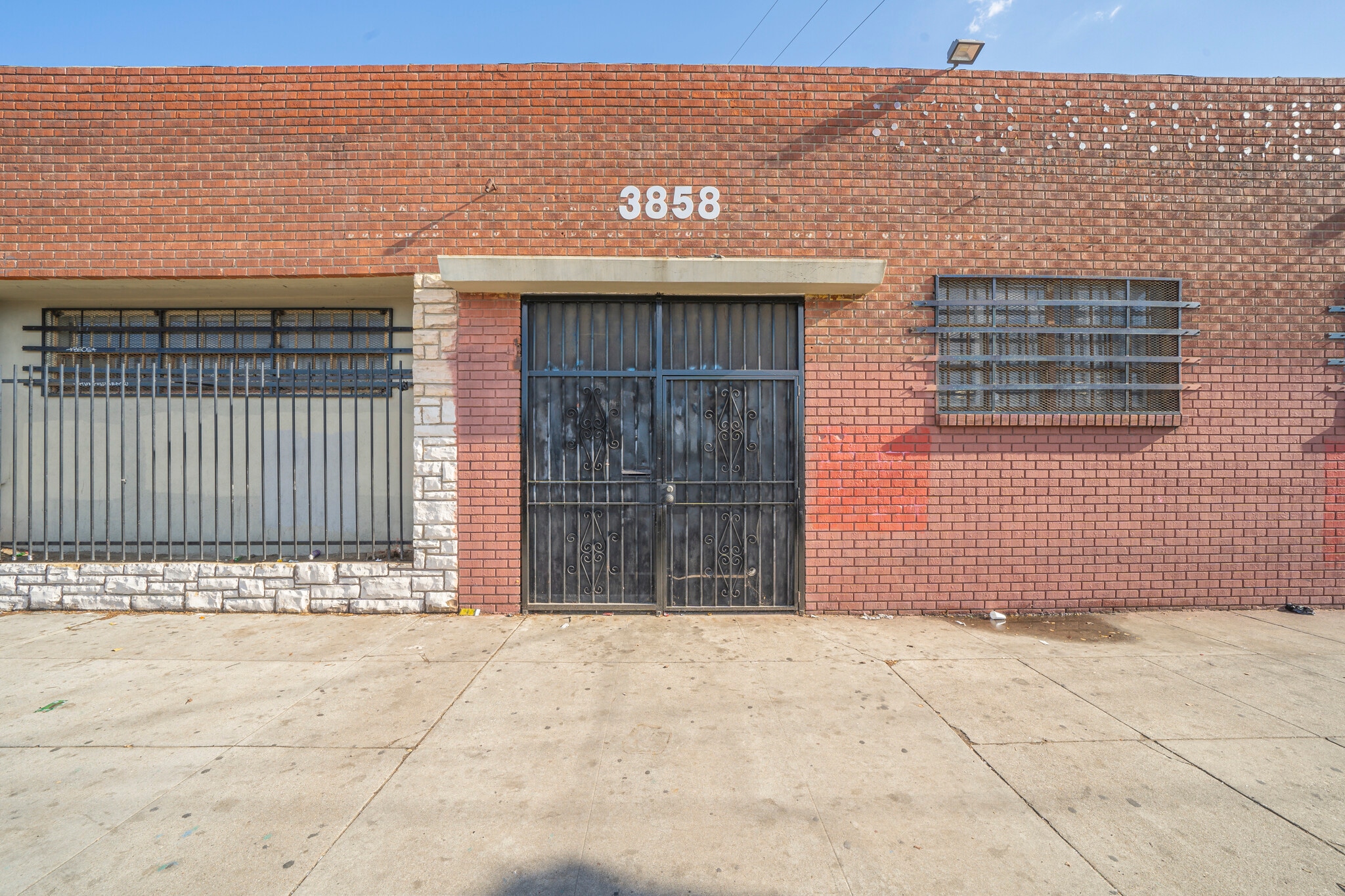 3858 Broadway Pl, Los Angeles, CA for lease Building Photo- Image 1 of 50