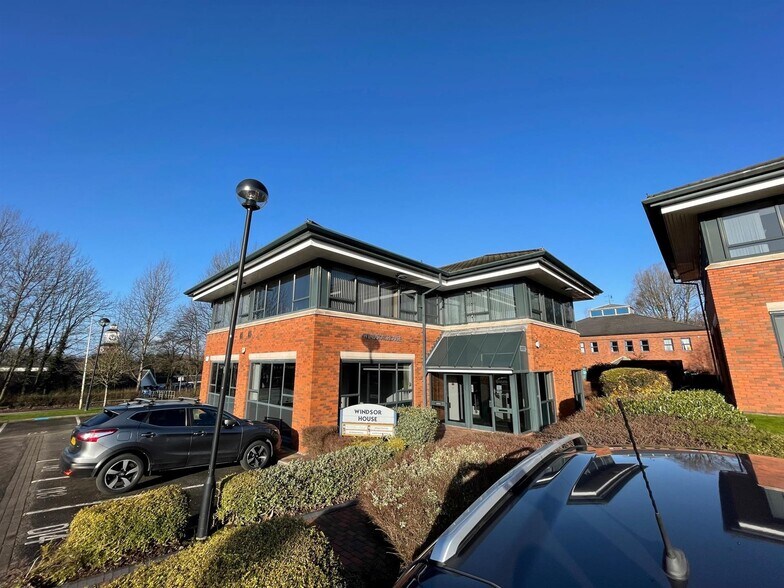 Foxhole Rd, Chorley à louer - Photo du bâtiment - Image 2 de 2