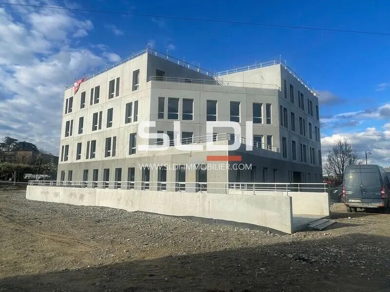 Office in Gleizé for lease Building Photo- Image 1 of 10