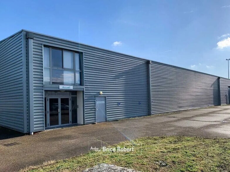 Bureau dans Chassieu à louer - Photo du bâtiment - Image 1 de 10