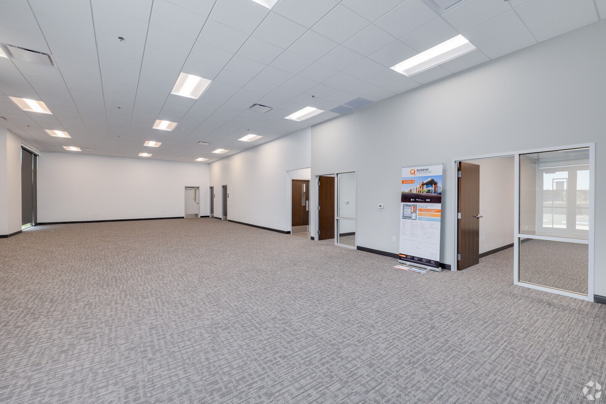 905 E Queen Creek Rd, Chandler, AZ for lease Interior Photo- Image 1 of 7