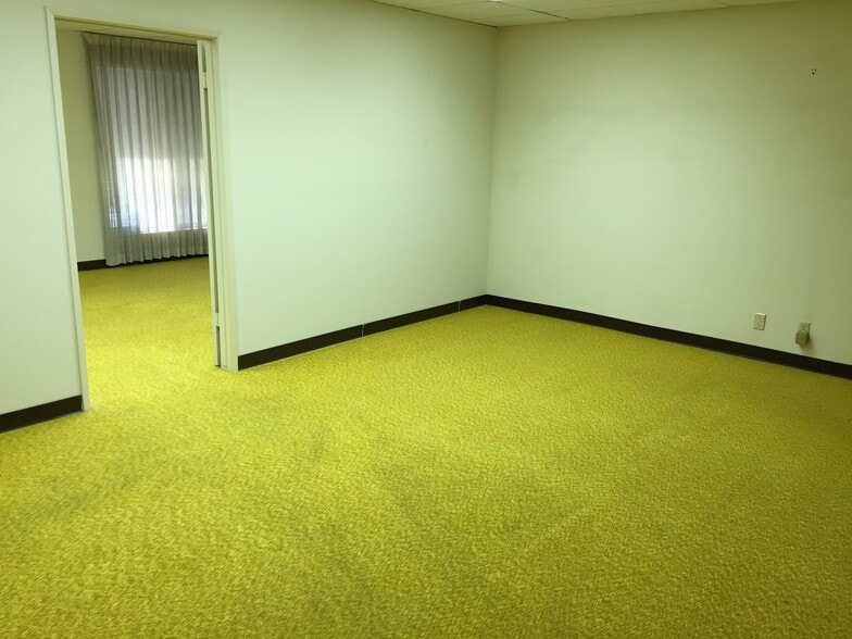 445 Rosewood Ave, Camarillo, CA for sale - Building Photo - Image 2 of 16