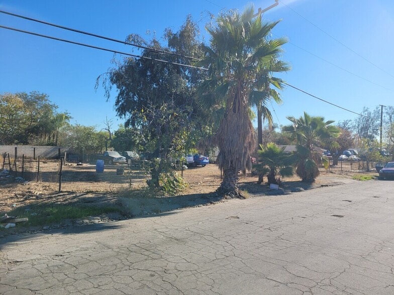 15114 Washington Dr, Fontana, CA à vendre - Photo du bâtiment - Image 2 de 4