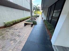 2001 Palm Beach Lakes Blvd, West Palm Beach, FL à louer Photo intérieure- Image 1 de 4