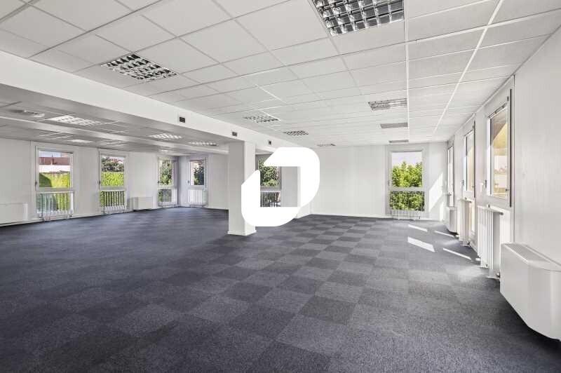 Office in Villeurbanne for lease - Interior Photo - Image 2 of 20