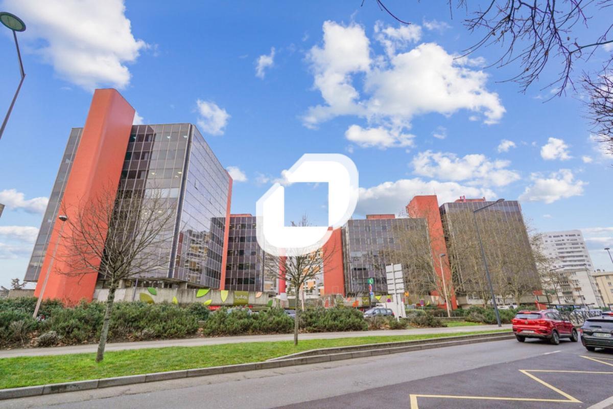 Office in Maisons-Alfort for sale Building Photo- Image 1 of 12