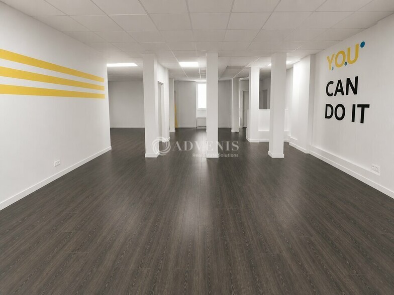Retail in Malakoff for lease - Interior Photo - Image 3 of 5