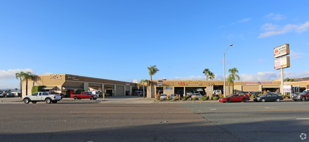 210 W Bradley Ave, El Cajon, CA à louer - Photo principale - Image 3 de 9