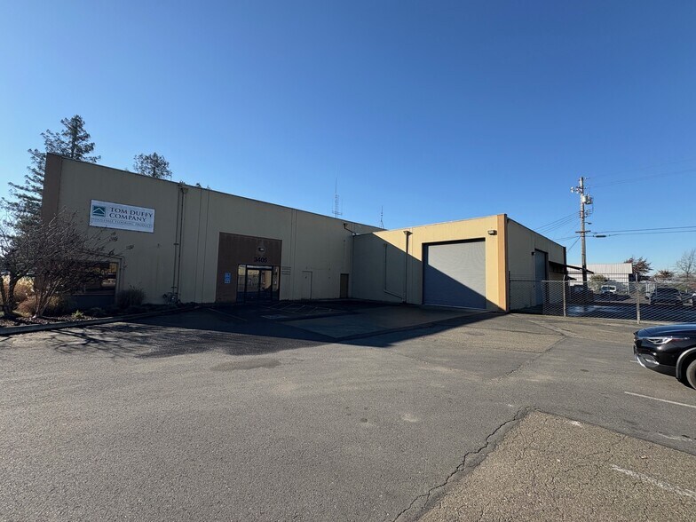 3405 Standish Ave, Santa Rosa, CA à louer - Photo du bâtiment - Image 2 de 11