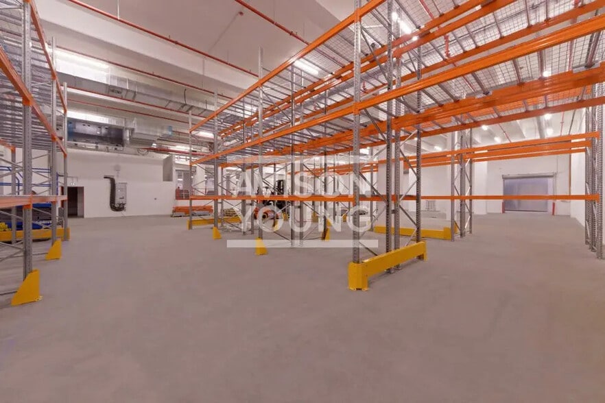 Flex in Paris for lease - Interior Photo - Image 1 of 6