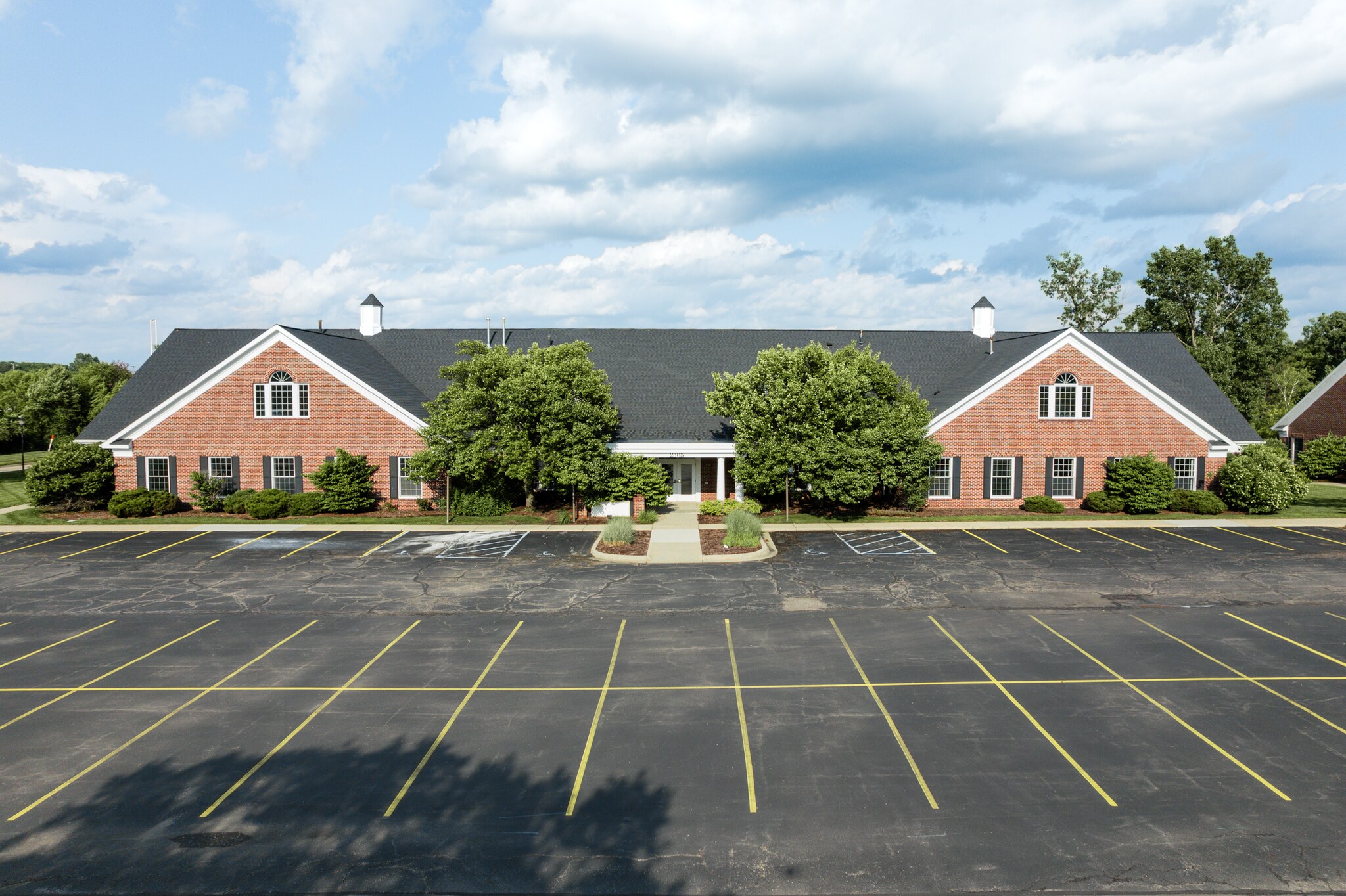 2365 Woodlake Dr, Okemos, MI à louer Photo du bâtiment- Image 1 de 16