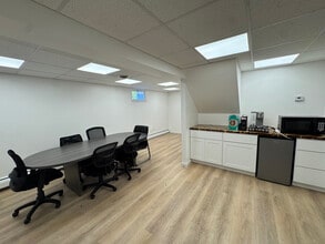 2733 Nottingham Way, Hamilton, NJ for lease Interior Photo- Image 2 of 2