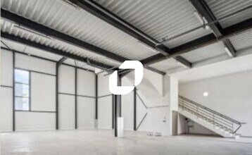 Office in Chalifert for lease Interior Photo- Image 1 of 6