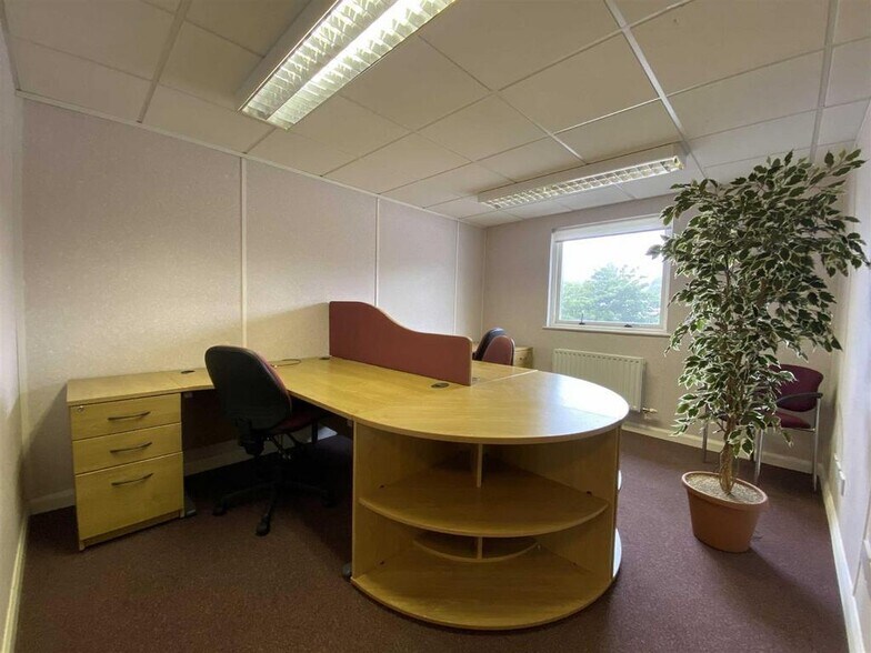 50 Drymen Rd, Bearsden à louer - Photo du bâtiment - Image 3 de 9