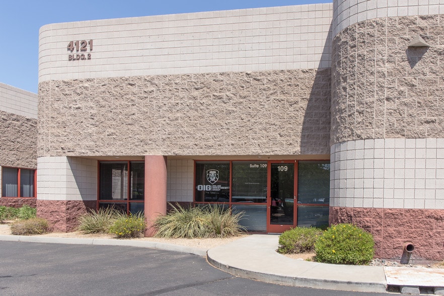 4121 E Valley Auto Dr, Mesa, AZ à vendre - Photo du bâtiment - Image 3 de 19