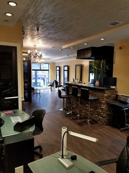 307 Brighton Beach Ave, Brooklyn, NY for lease - Interior Photo - Image 1 of 2