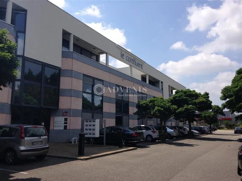 Office in Saint-Quentin-Fallavier for lease - Building Photo - Image 2 of 8