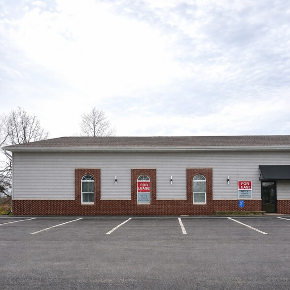 935 Boyson Ct, Hiawatha, IA à louer - Photo du bâtiment - Image 1 de 17