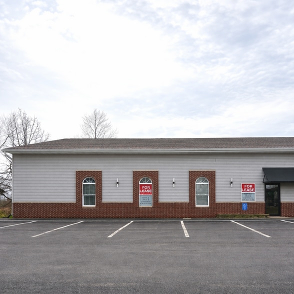 935 Boyson Ct NE, Hiawatha, IA for lease - Primary Photo - Image 1 of 16