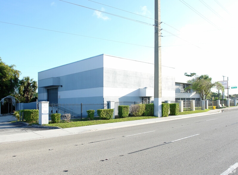 3001-3091 Griffin Rd Frontage portfolio of 2 properties for sale on LoopNet.ca - Building Photo - Image 3 of 9