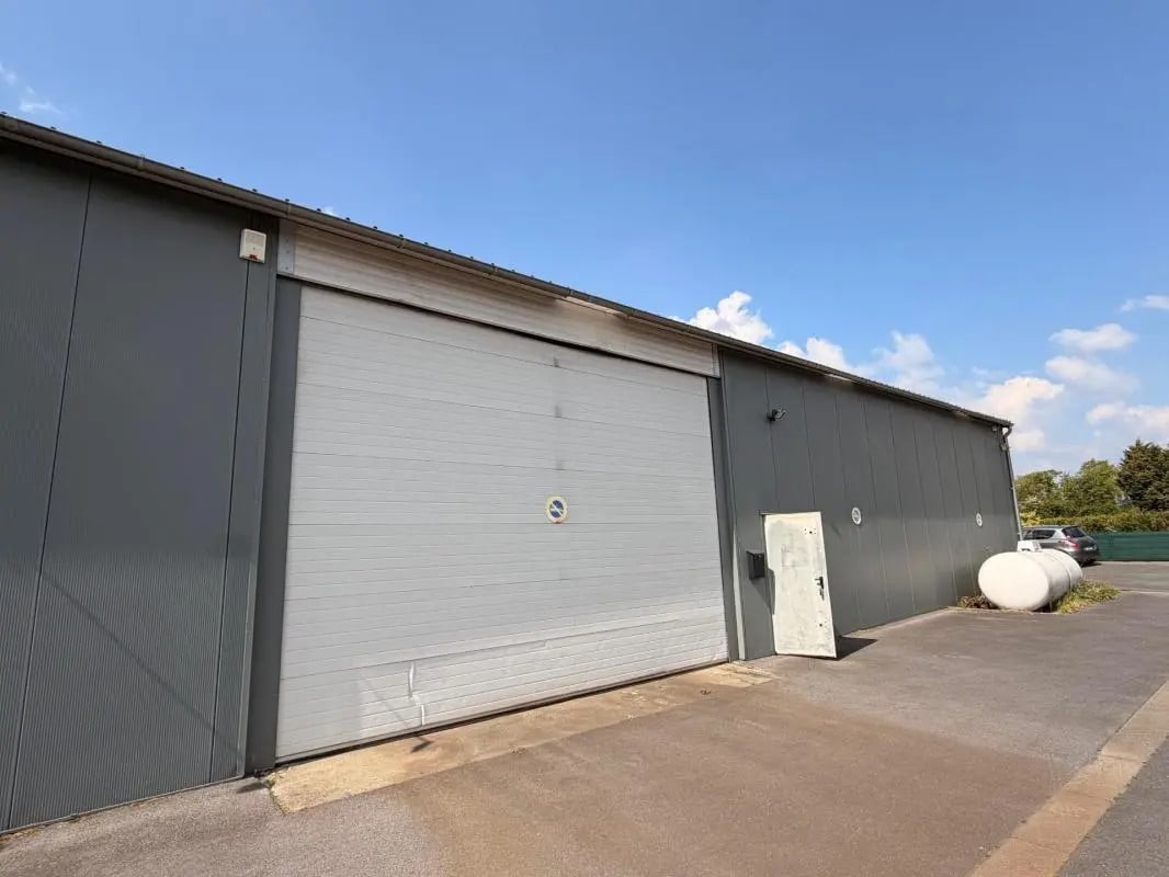 Flex in Roncq for lease Building Photo- Image 1 of 5