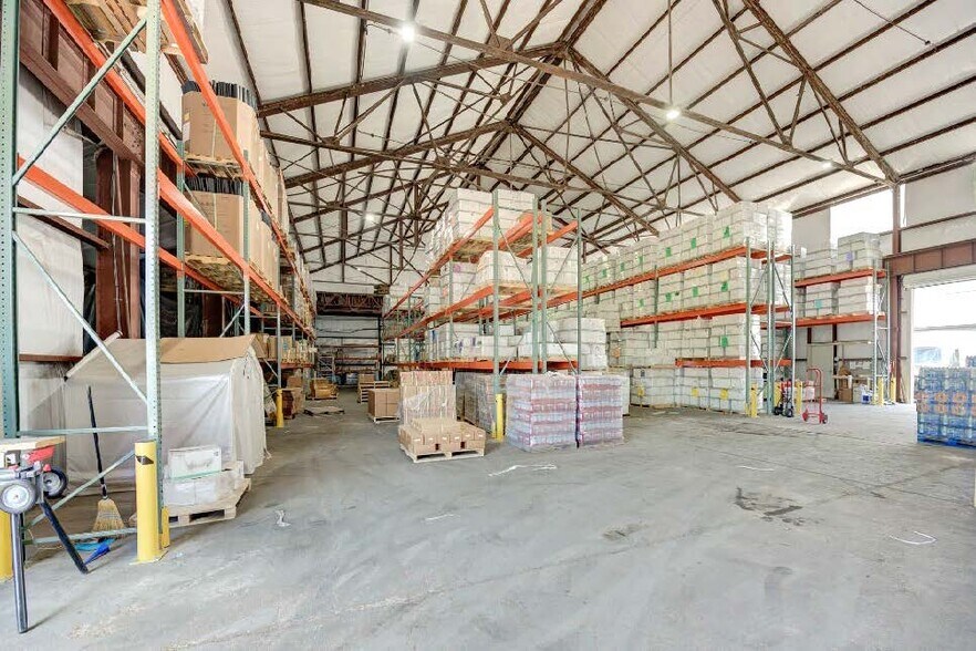 Tri-State Industrial | SLB Portfolio portefeuille de 4 propriétés à vendre sur LoopNet.ca - Photo du bâtiment - Image 2 de 3