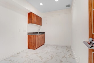 11600 Wilshire Blvd, Los Angeles, CA for lease Interior Photo- Image 2 of 6