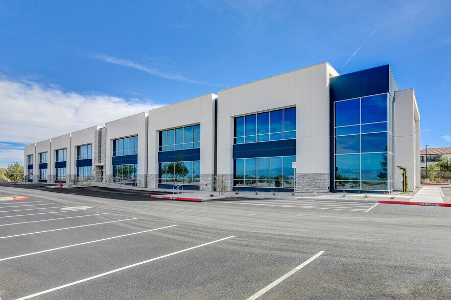 1301 Seven Hills Drive, Henderson, NV à vendre - Photo du bâtiment - Image 3 de 13