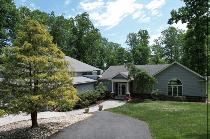 1303 Evergreen Dr, Bethlehem, PA à vendre - Photo du bâtiment - Image 2 de 17