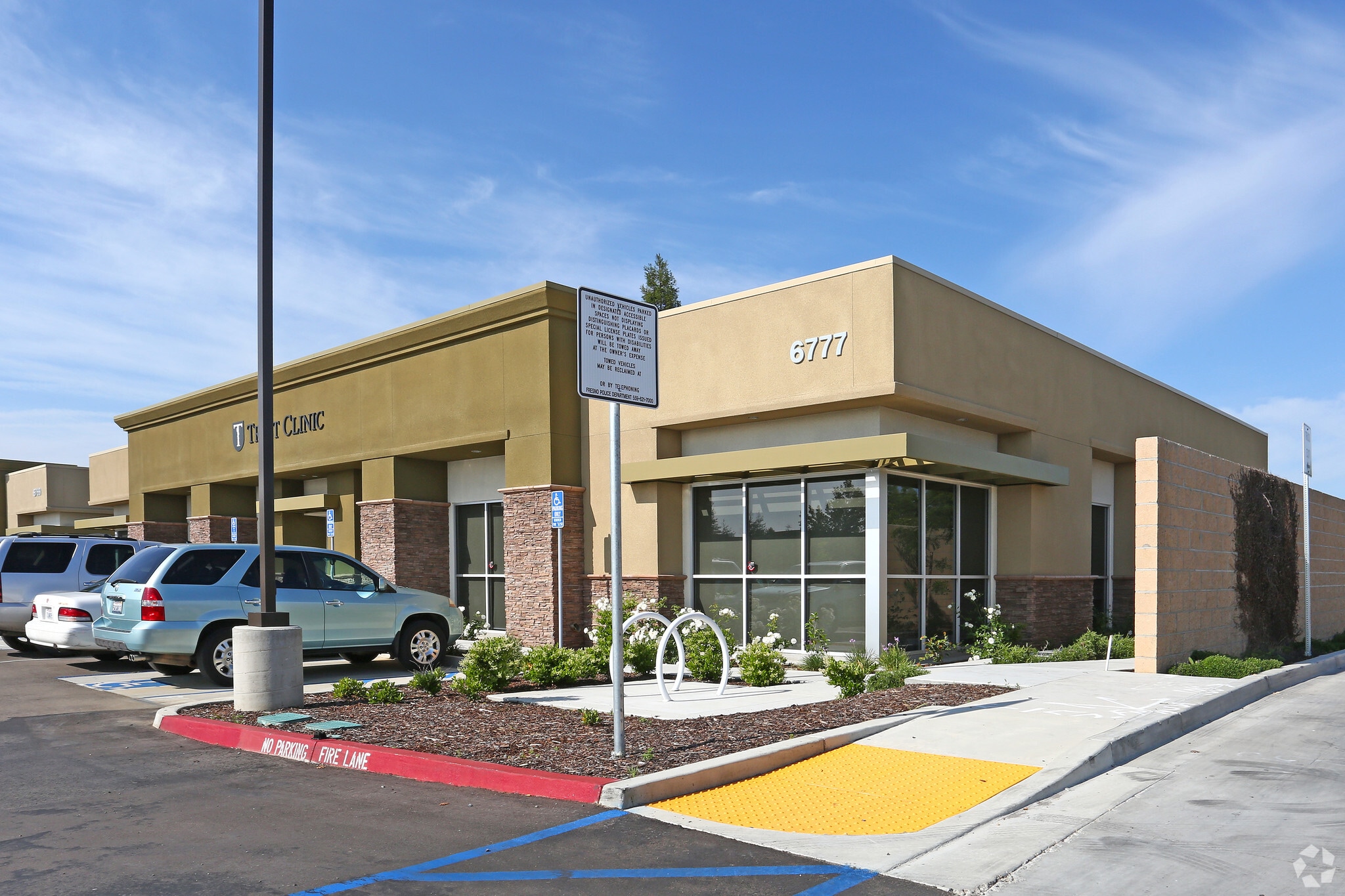 6777 N Willow Ave, Fresno, CA for lease Primary Photo- Image 1 of 4