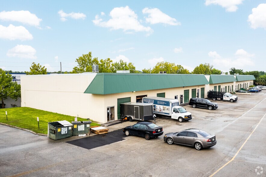 518 Douglas Ave, Altamonte Springs, FL à louer - Photo du bâtiment - Image 3 de 5