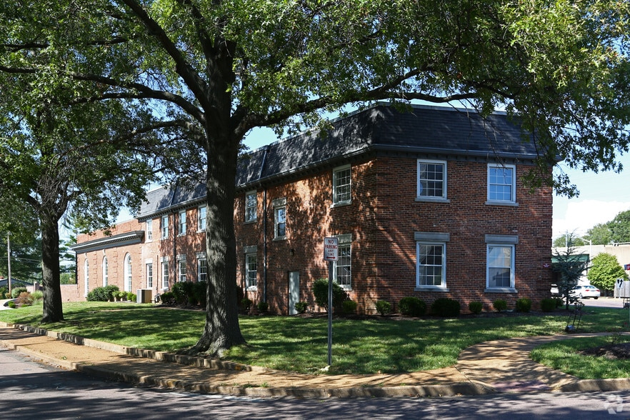 889 S Brentwood Blvd, Clayton, MO à louer - Photo du bâtiment - Image 3 de 11