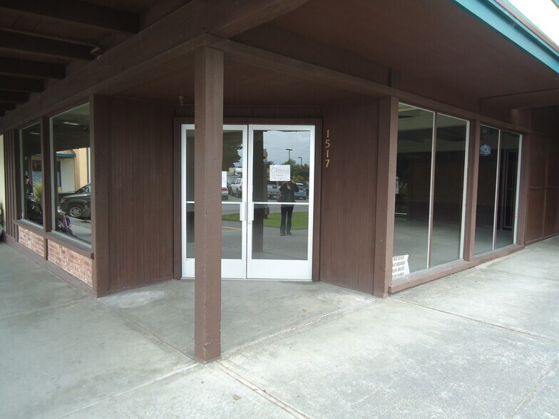 1503 City Center Rd, Mckinleyville, CA à louer - Photo du bâtiment - Image 3 de 7
