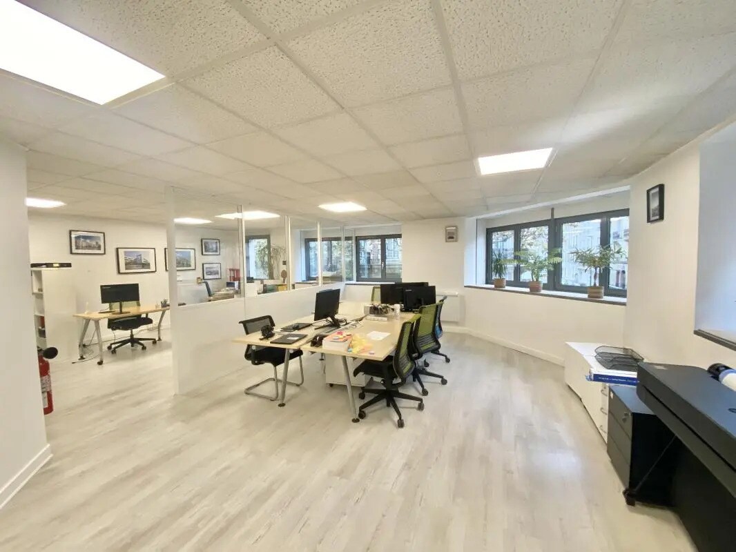 Office in Boulogne-Billancourt for lease Building Photo- Image 1 of 9