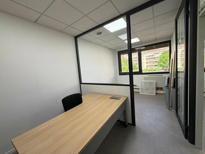 Office in Villeurbanne for lease - Interior Photo - Image 3 of 13