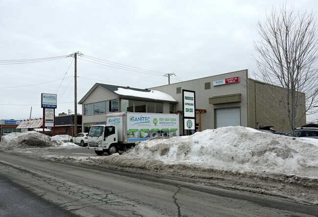 Plus de détails pour 1180 Boul Saint-René O, Gatineau, QC - Flex à vendre