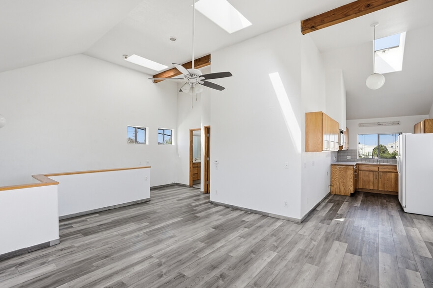 2125 S Broadway, Santa Maria, CA for lease - Building Photo - Image 2 of 6