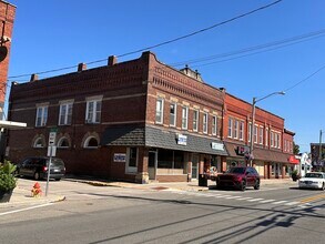 40-44 N Chestnut St, Jefferson, OH for lease Building Photo- Image 2 of 5