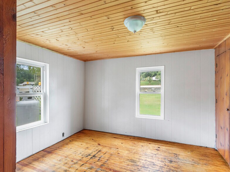 505 E Main St, Burnsville, NC à vendre - Photo du bâtiment - Image 2 de 28