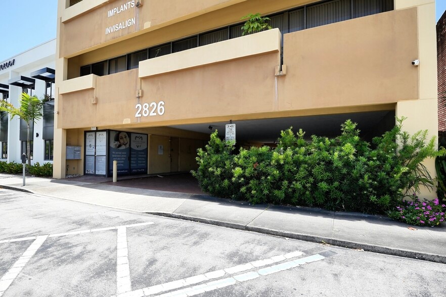 2826 E Oakland Park Blvd, Fort Lauderdale, FL for sale - Building Photo - Image 2 of 44